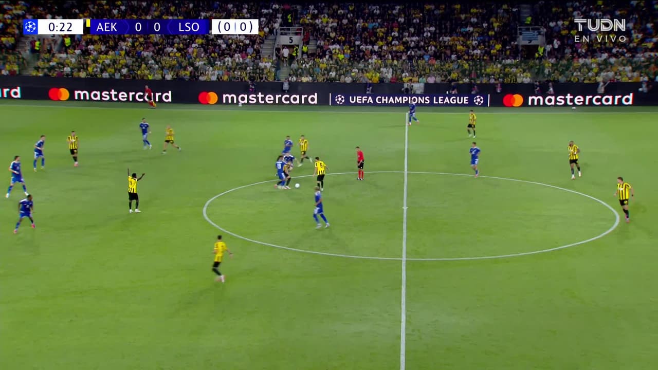 ¡TIRO ATAJADO! disparo por Lovro Majer.
