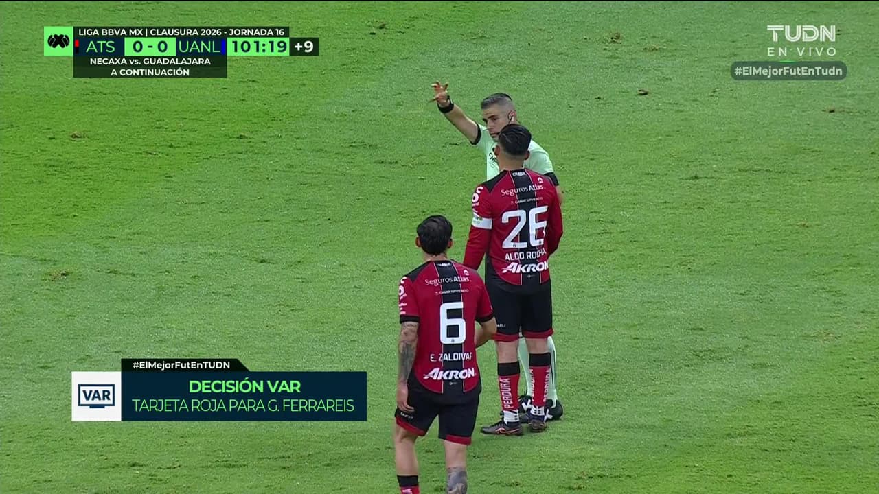 ¡Expulsión! El árbitro saca la roja directa a Gustavo Ferrareis.