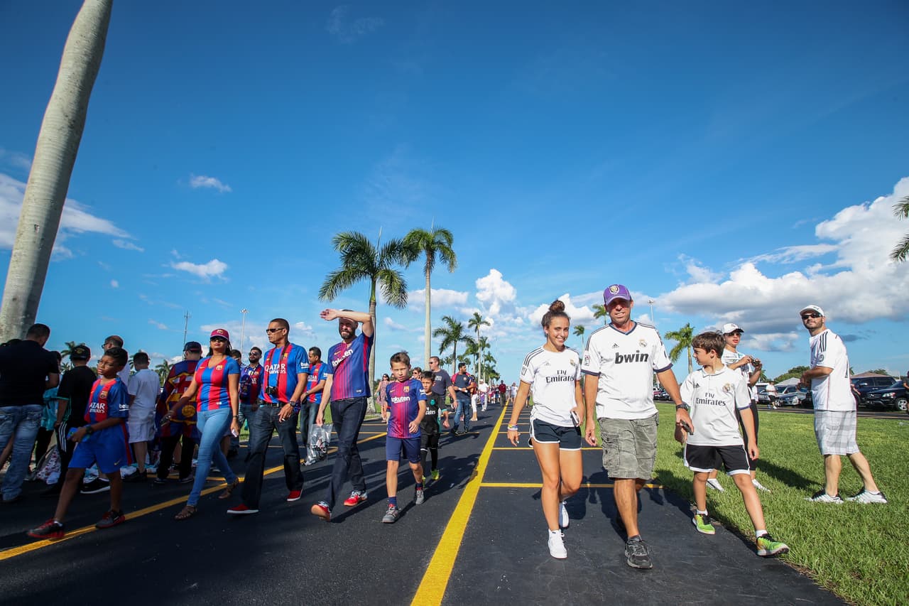 Poco a poco iban llegando más y más aficionados al estadio de Miami.
