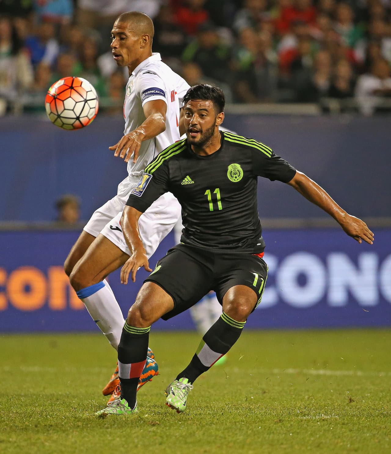 Carlos Vela es probablemente el mejor jugador del torneo, pero no se encuentra en el mejor de los estados físicos, Vela ha vuelto al Tri pero aún le falta darle más del talento que posee.