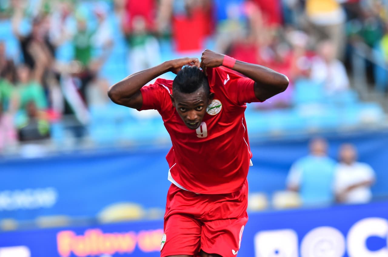 Maikel Reyes le dio a Cuba el acceso a los cuartos de final de la Copa Oro , el remate de cabeza que consiguió hizo vibrar no sólo a la tribuna cubana sino a la mexicana que se encontraba en el estadio.