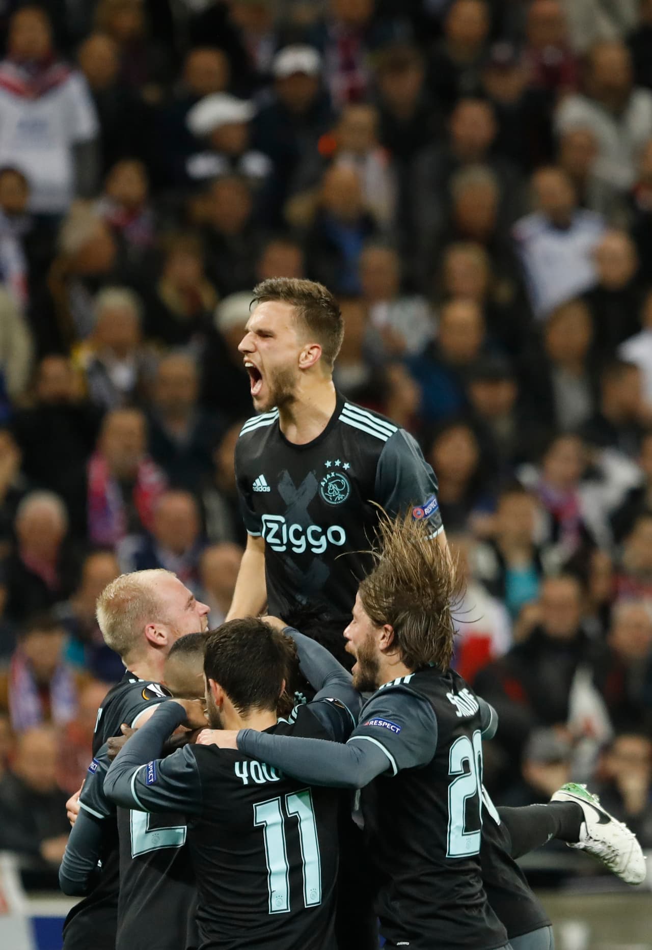 Para el joven goleador danés, quien ya suena para irse del equipo, fue su sexto gol en la Europa League y el número 21 de la temporada, sumando los 15 que tiene en la Liga de Holanda.