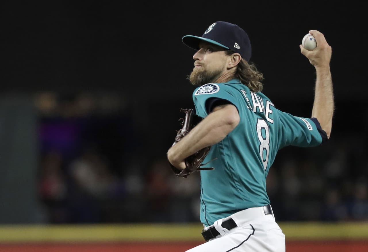 Mike Leake coquetea con juego perfecto de Mariners