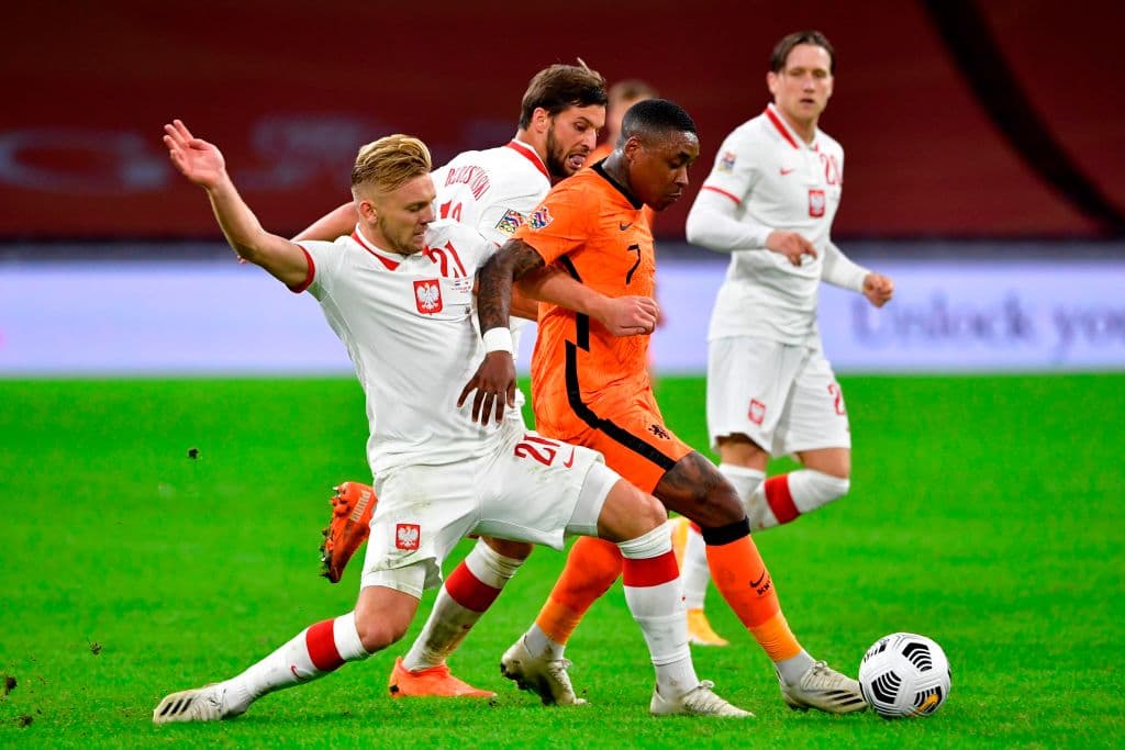 Steven Bergwijn marcó a los 61’ del juego el gol de la victoria para sumar sus primeras tres unidades en la competición.