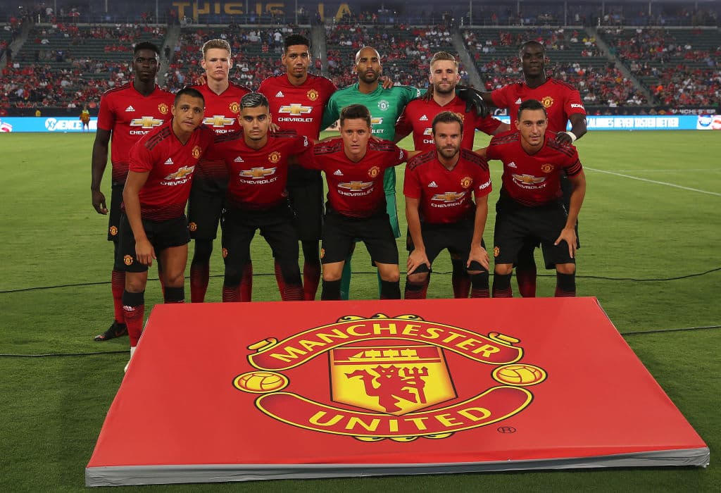 Manchester United. Los Red Devils aparecen en esta lista con gastos en refuerzos por 82.7 millones de euros (96.4 mdd). Su refuerzo más caro es el brasileño Fred por 53.1 millones de euros (61.9 mdd).