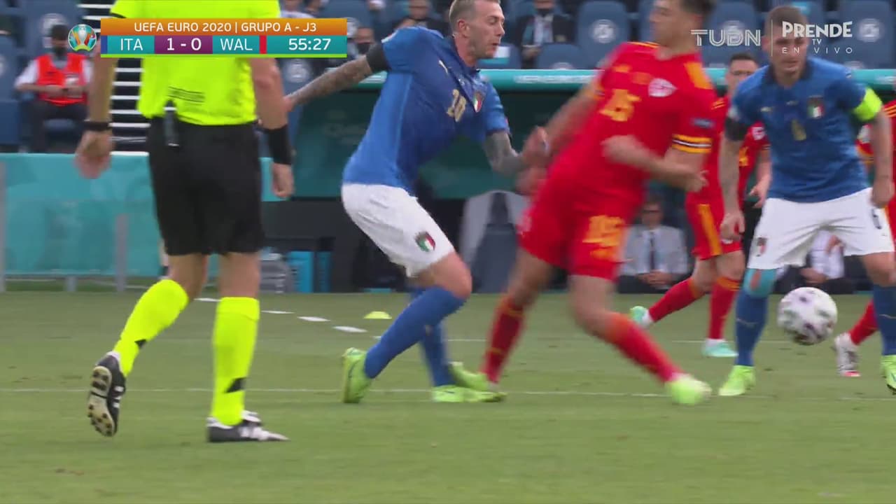 ¿Qué hizo? Ampadu comete falta y se va expulsado