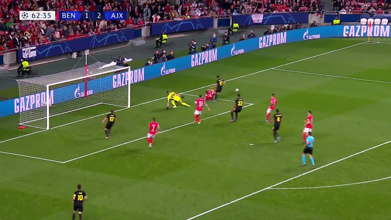 ¡TIRO ATAJADO! disparo por Noussair Mazraoui.