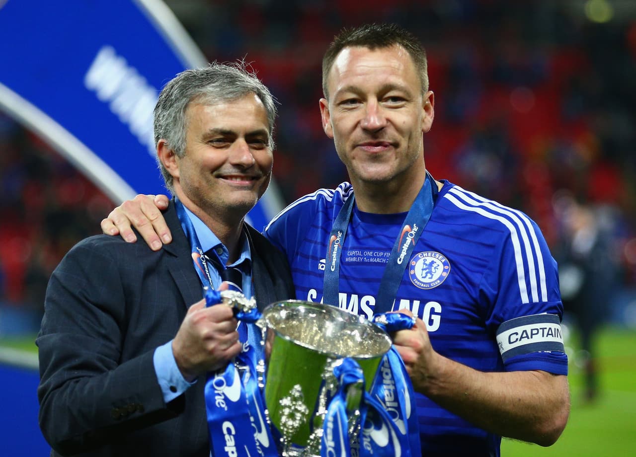 La llegada de José Mourinho le dio un nuevo rumbo a la carrera de Terry. El defensa central fue la mano derecha en la cancha del técnico portugués, que llegó desde el Porto para dejar todo un legado de títulos con los 'Blues'.