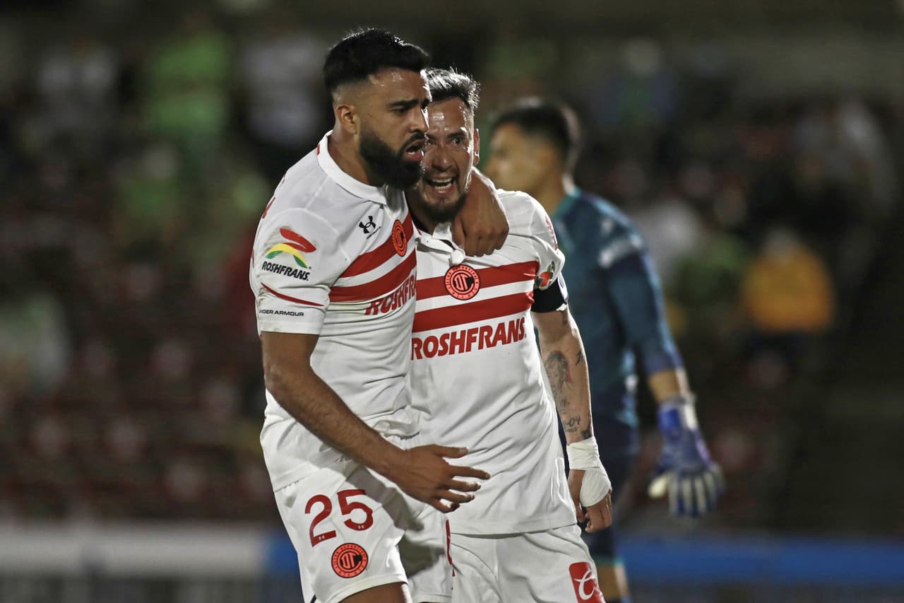 Tras más de 90 minutos, la tormenta no pudo evitar que Toluca sumara sus primeros puntos en el Grita México A1.