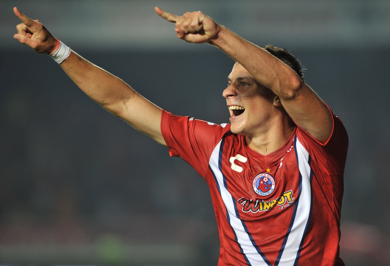 Julio llegó al puerto jarocho con el pie derecho, pues desde que debutó con el Veracruz no ha parado de anotar goles. El argentino lleva hasta el momento 18 goles en dos torneos.
