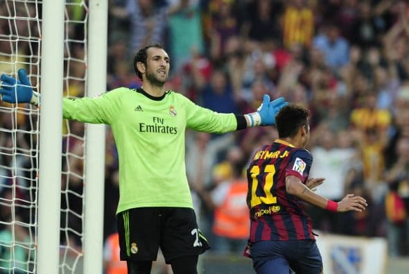 Por el Real Madrid, equipo que será local, tenemos la baja de Diego López. El arquero que fue llevado por Mourinho para alternar con Casillas no encontró acomodo en el plantel para esta temporada y emigró al Milán de Italia.