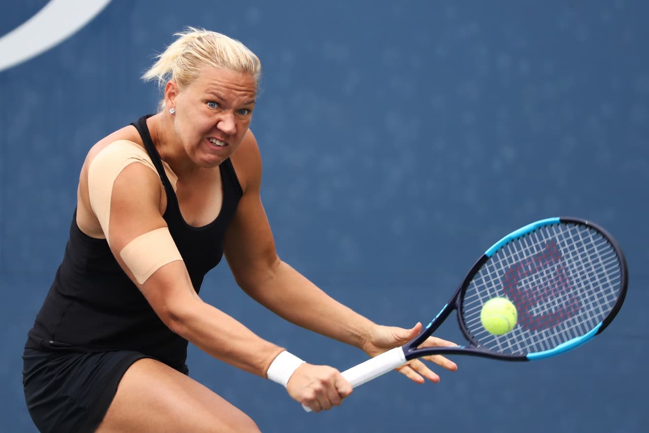 Kanepi, de Estonia, avanzó ante la japonesa Naomi Osaka. El partido duró tres sets y quedó en manos de Kanepi por 6-3, 2-6 y 7-5.