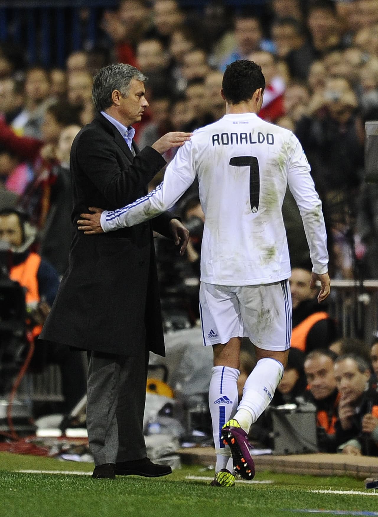 Cristiano Ronaldo no se salva pese a ser su compatriota y uno de sus consentidos durante su etapa en el Madrid. Mourinho ha criticado varias veces al astro de Madeira y hasta la fecha aún señala sus falencias.