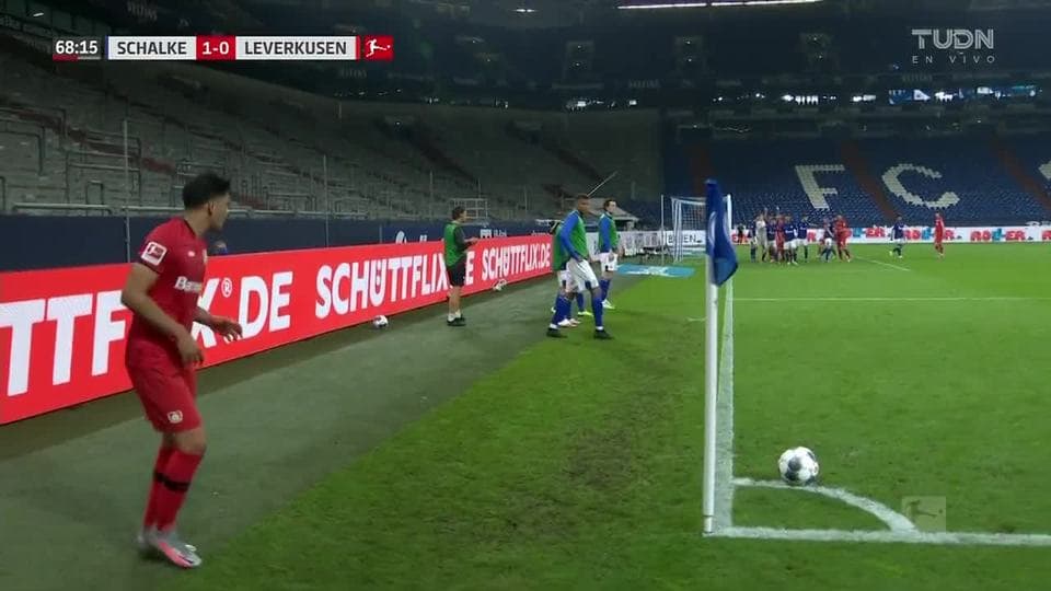 Tiro de esquina para Bayer 04 Leverkusen