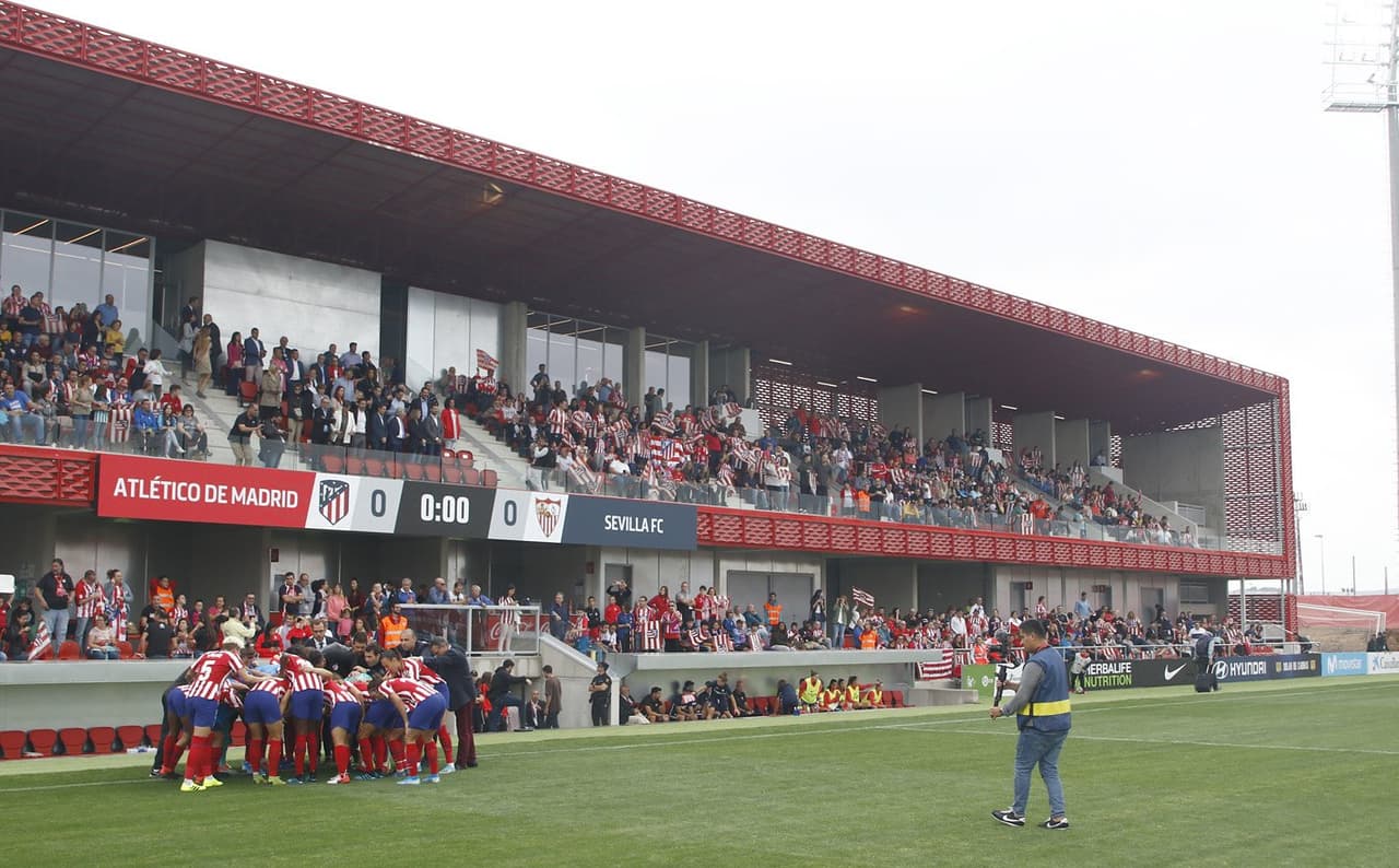 EL 15 de septiembre el equipo femenino del Atlético de Madrid estrenó el Centro Deportivo con juego oficial en contra del Sevilla.