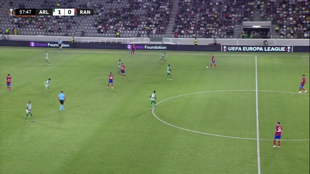 ¡GOL!  anota para Aris Limassol. Shavy Babicka