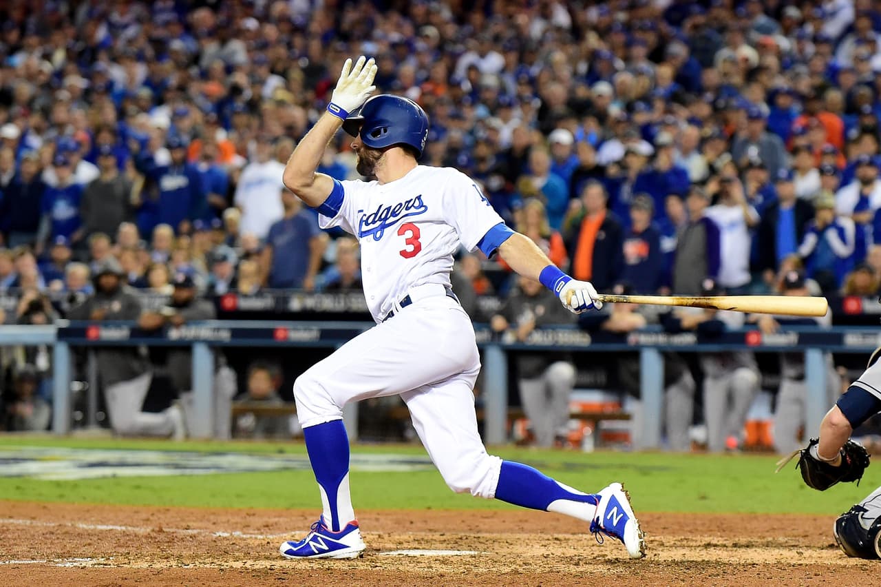 Chris Taylor sigue en plan grande. Un doblete suyo ante la serpentina de Verlander en la sexta entrada produjo la carrera con la que los Dodgers igualaron el encuentro.