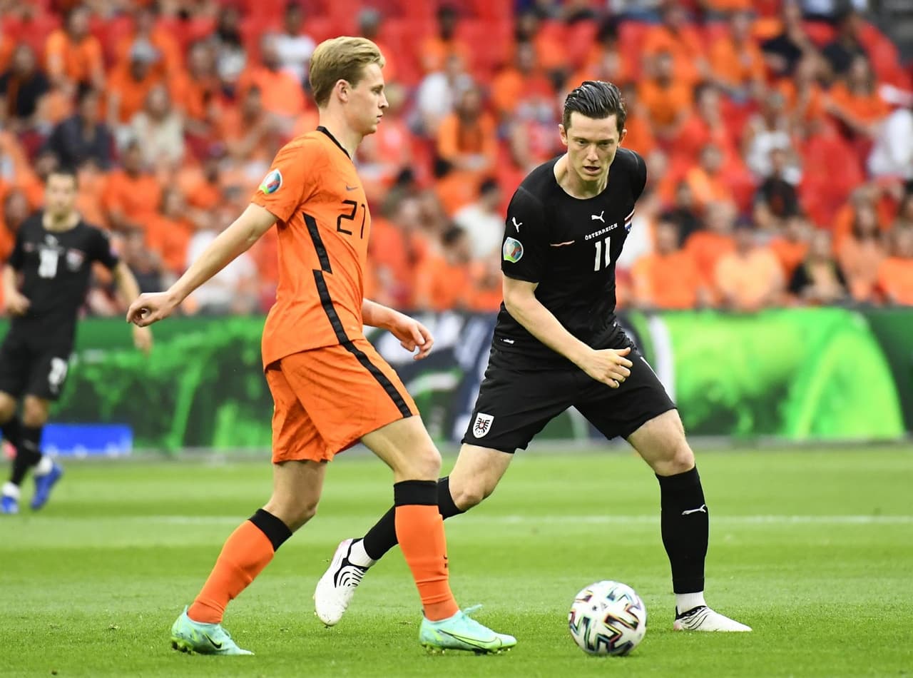 Holanda consigue una cómoda victoria ante Austria 2-0 nen el Grupo C de la Euro 2020. Los goles fueron por parte de Memphis Depay (11') y Denzel Dumfries (67') y es así cómo la 'Naranja Mecánica' obtiene su clasificación a Octavos. Los austriacos acumulan una victoria y una derrota.