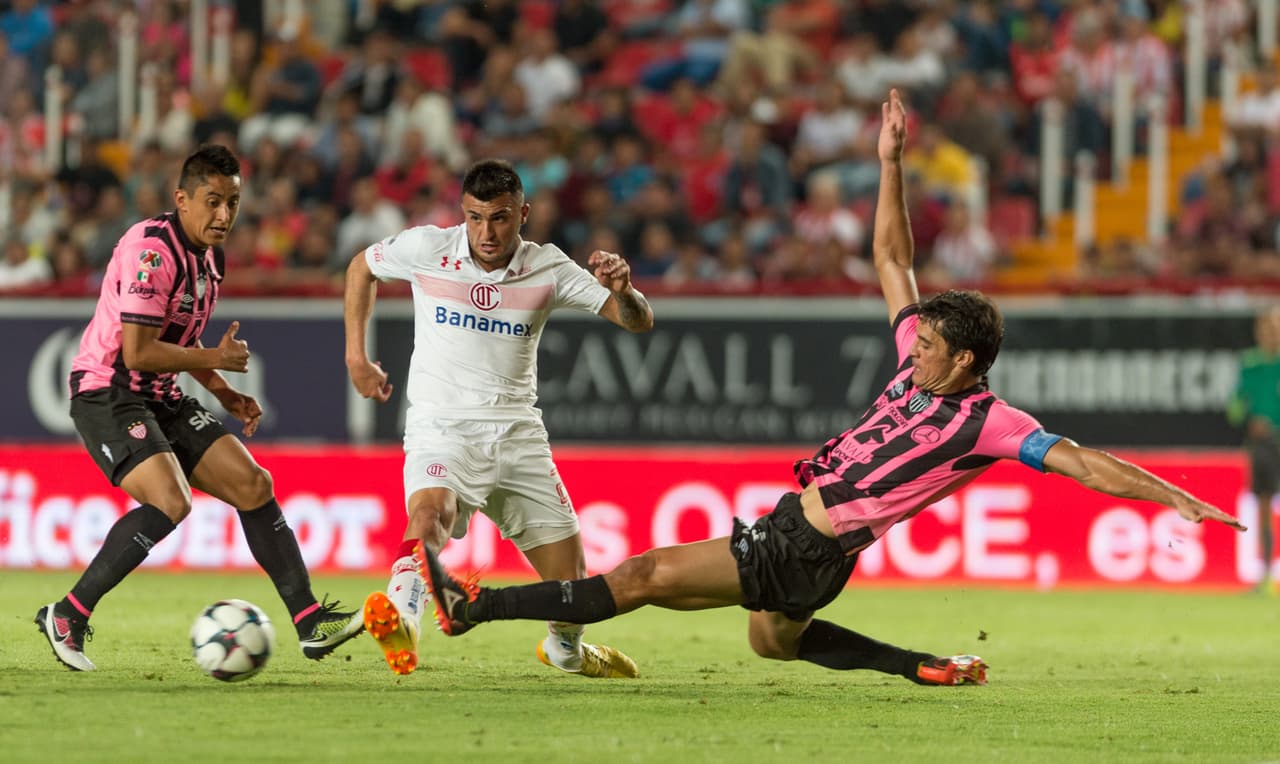 Finalmente, Necaxa ha dado muestras claras de que trabaja seriamente para quedarse en la Liga MX. Tiene siete partidos sin caer y está en un muy meritorio octavo sitio. Ha dado momentos memorables como el gol de Isijara ante Chiapas. Ahora fue Toluca al que le tocó probar su calidad y no salió bien librado de dicha prueba.