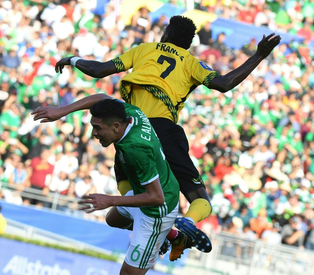 Seis tarjetas amarillas durante el encuentro. Una de ellas ("Cubo" Torres) estuvo en el límite de ser expulsión por una entrada completamente innecesaria.