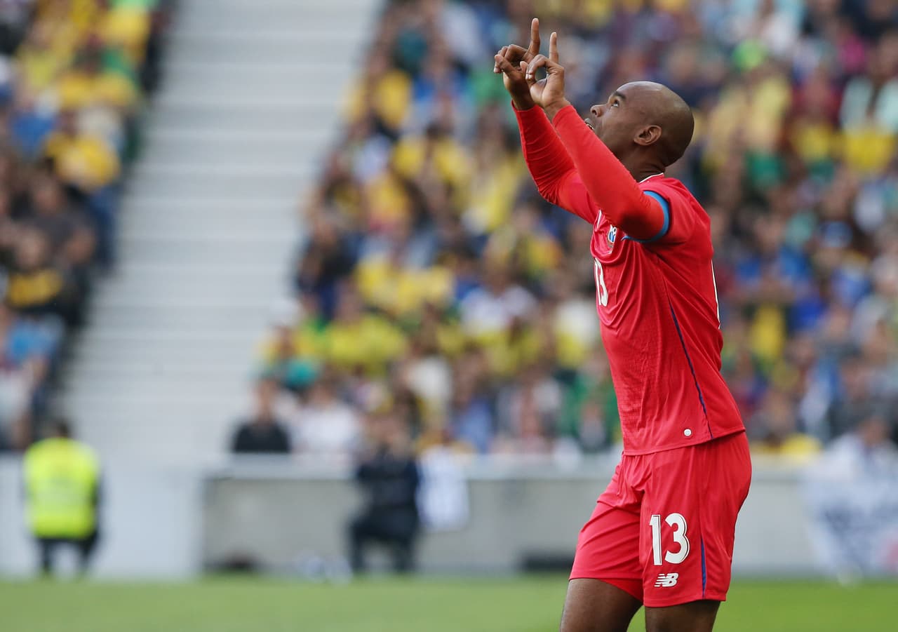 Eric Davis centró de gran manera un balón al que llegó Machado por encima de los defensas brasileños para poner el 1-1 definitivo.