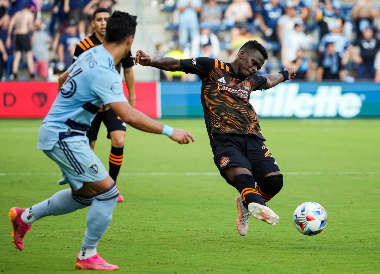 Carlos Darwin Quintero marcó uno de los tantos del club texano.
<br>