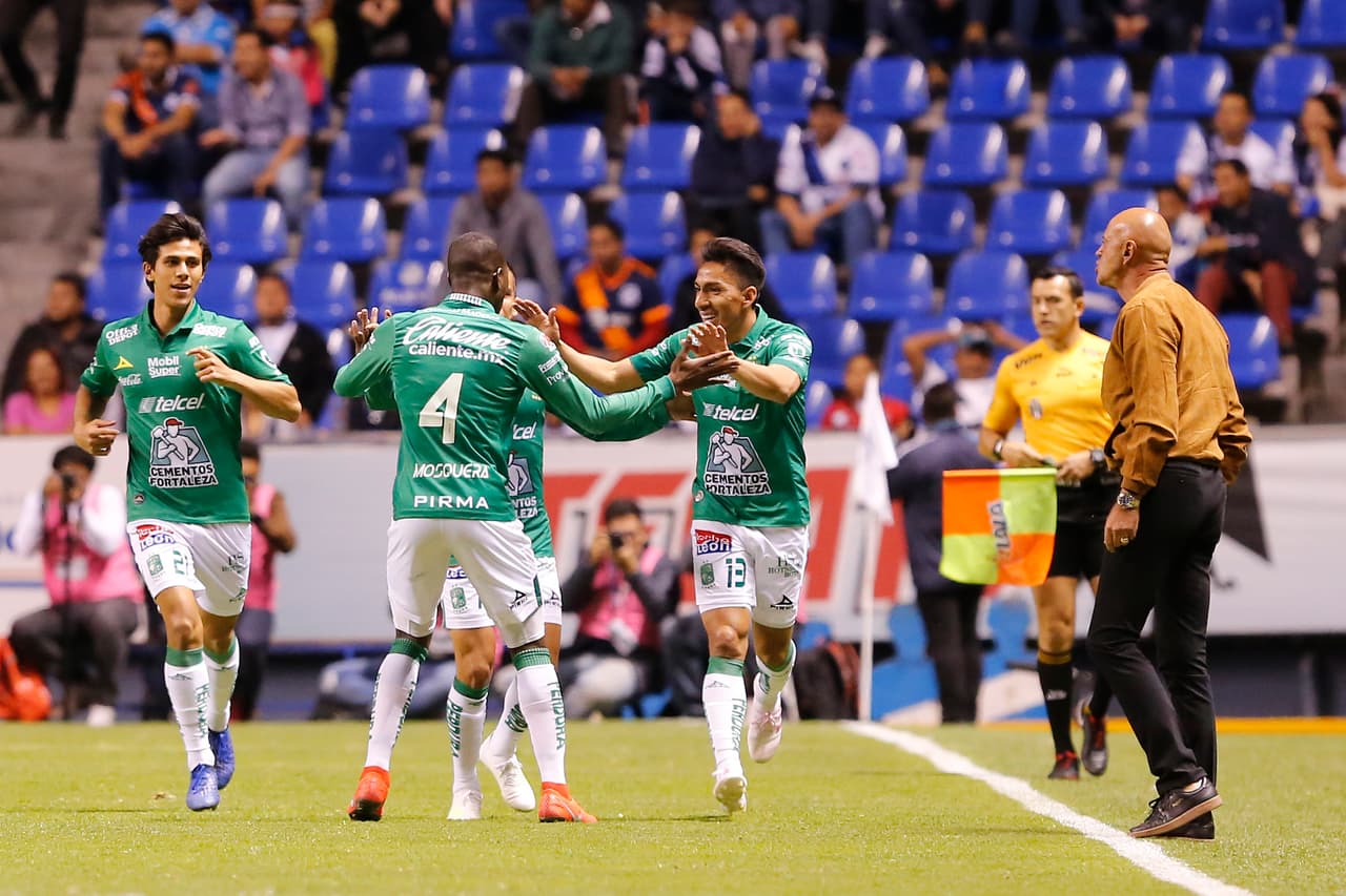 El 1-0 de Ángel Mena (centro) le permite llegar a 12 goles en 14 partidos del 
<a href="https://www.univision.com/deportes/futbol/liga-mx/*">Clausura 2019</a>, confirmando un rendimiento al máximo nivel.
