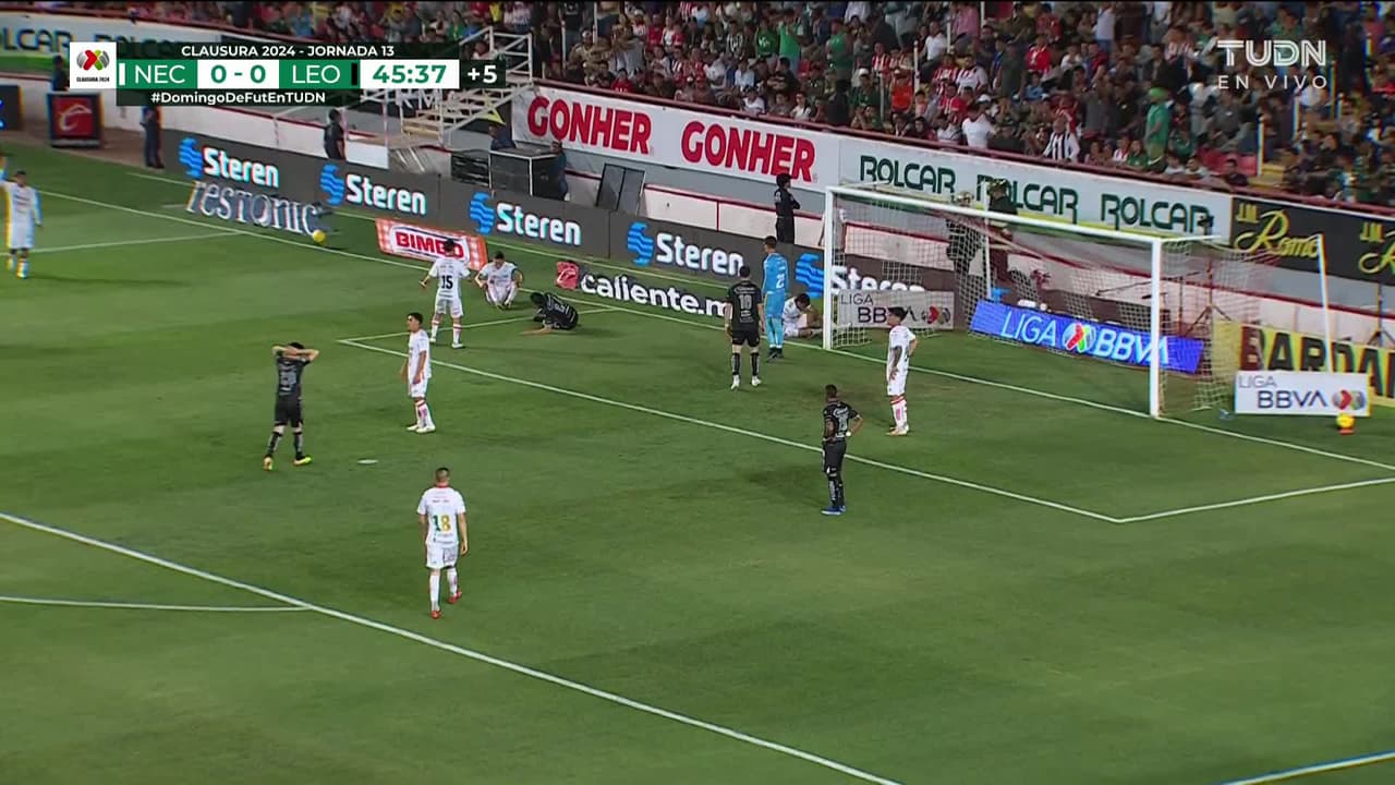 ¡TIRO ATAJADO! disparo por Federico Viñas.