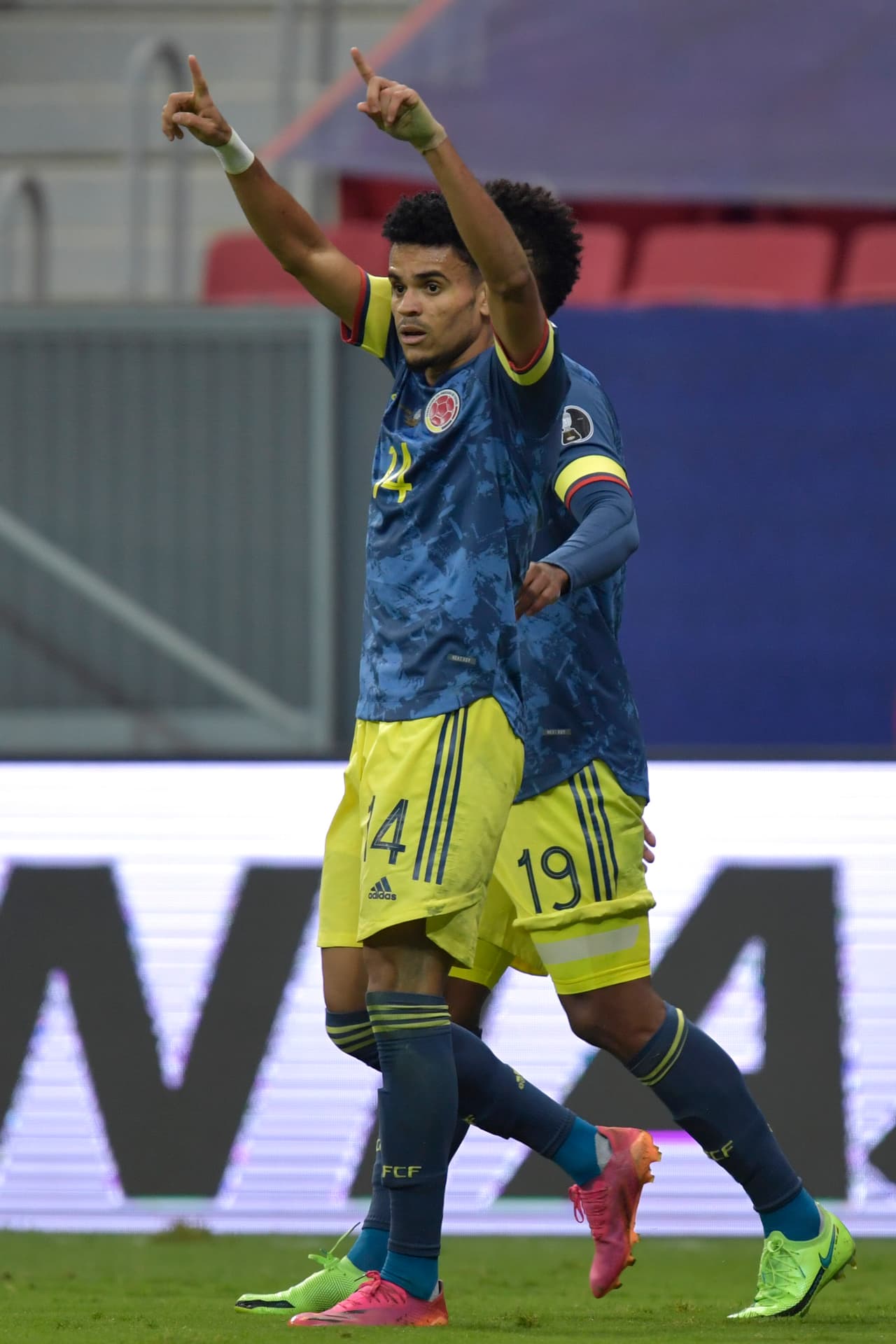 Finalmente, Luis Díaz encontraba la recompensa al 66’, cuando ganó por velocidad por la banda y definió ante la salida de Gallese para la voltereta.