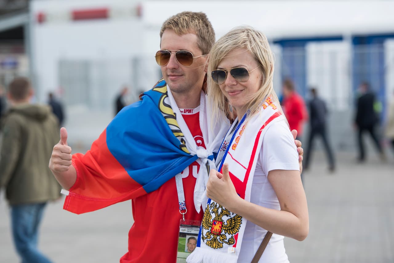 Y otras, la foto con su pareja para recordar este partido.