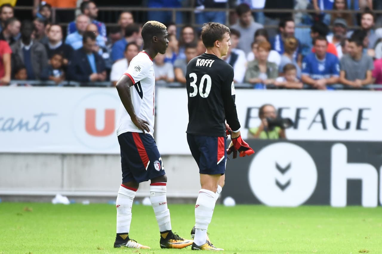Sin cambios, al entrenador de Rosario, Argentina, no le quedó otra más que colocar como portero a su delantero goleador: Nicolás de Preville.