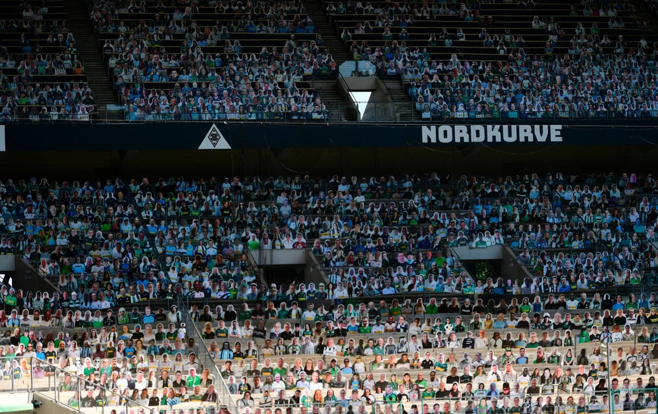Así lució el Borussia Park en la Bundesliga. Los hinchas pueden enviar su foto y poco menos de 20 euros para ‘asistir’ al estadio. Lo recaudado se utilizará para apoyar a personas afectadas por el COVID-19.