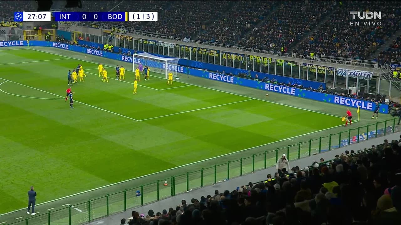 ¡TIRO ATAJADO! disparo por Davide Frattesi.