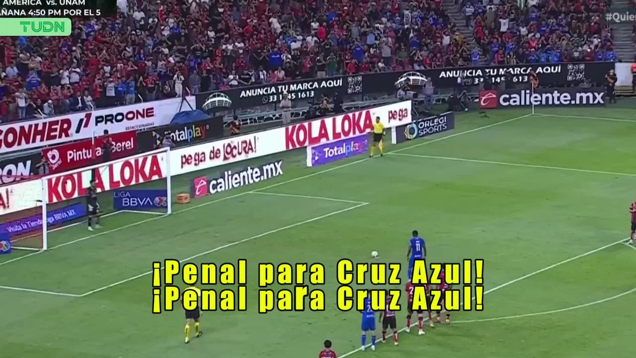 ¡Penal para Cruz Azul! El árbitro no duda y señala la pena máxima