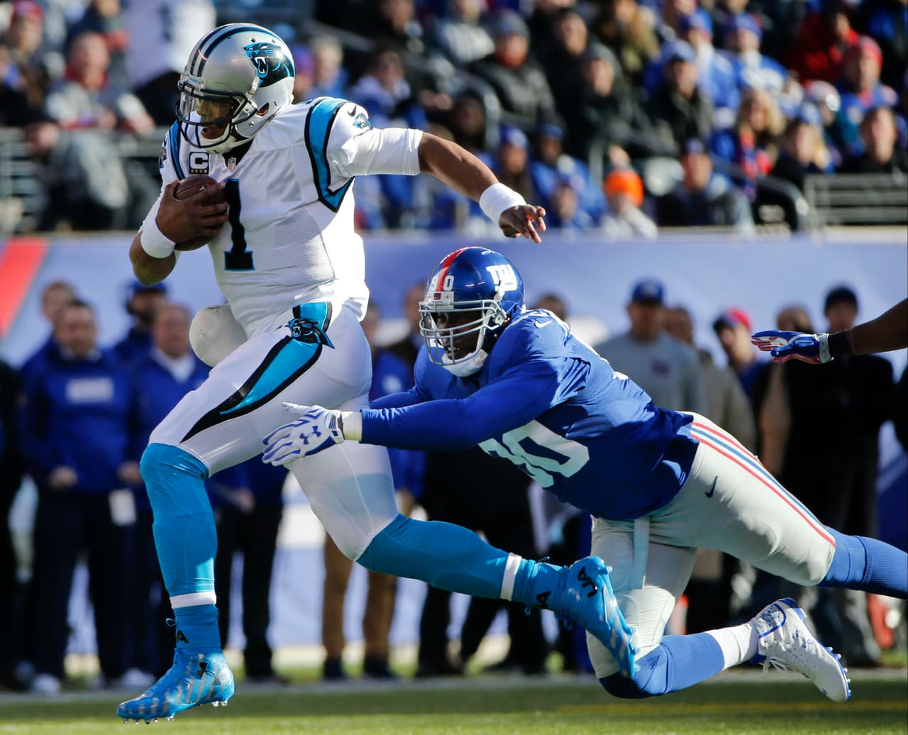 1. CAM NEWTON - Lanzó 5 pases de touchdown contra los New York Giants y encabezó la ofensiva del triunfo en un partido que se les complicó al final. Además tuvo 8 acarreos para 100 yardas, primero en la historia con 5 pases de TD y 100 yardas terrestres.
