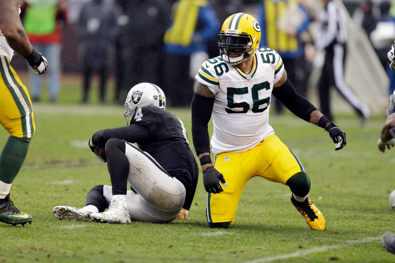 3. JULIUS PEPPERS - La defensiva de los Packers contuvo el empuje del quarterback Derek Carr de los Raiders. Lo capturaron 3 veces, 2.5 fueron de Peppers y le interceptaron 2 pases.