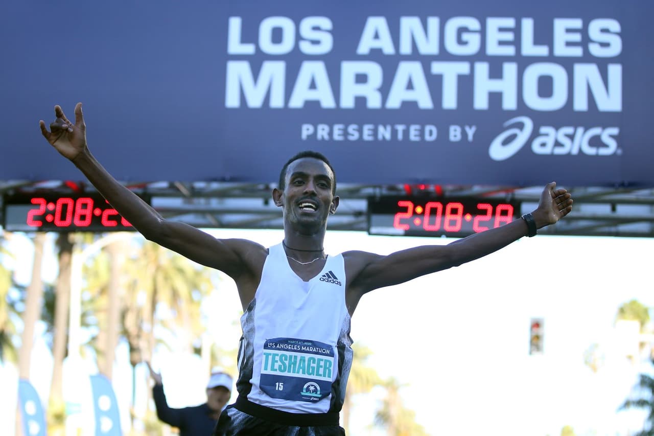 Teshager y Muriuki ganan el Maratón de Los Ángeles