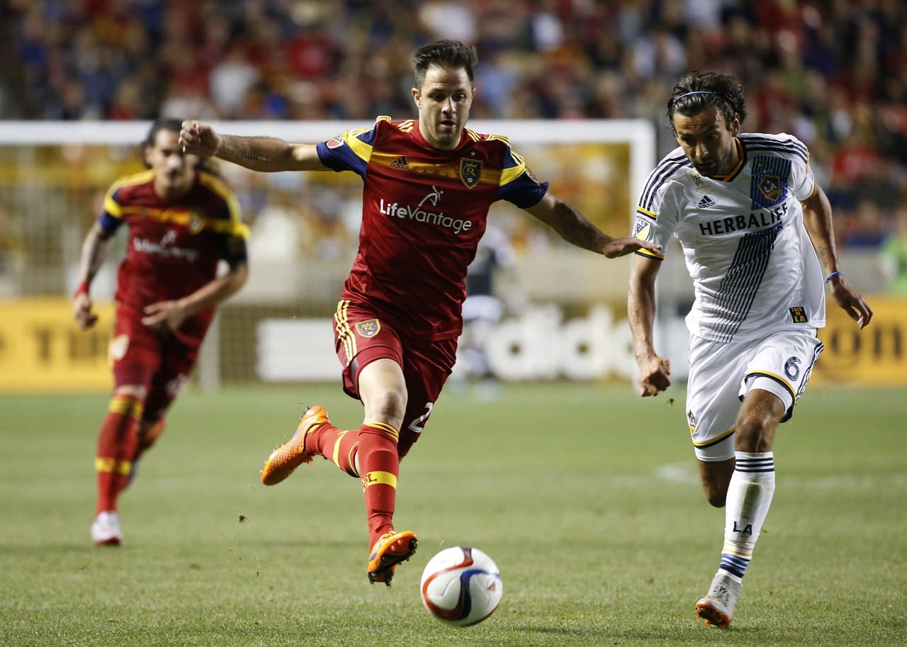 El argentino Juan Manuel Martínez escapa a toda velocidad de la marca de Baggio Husidic.