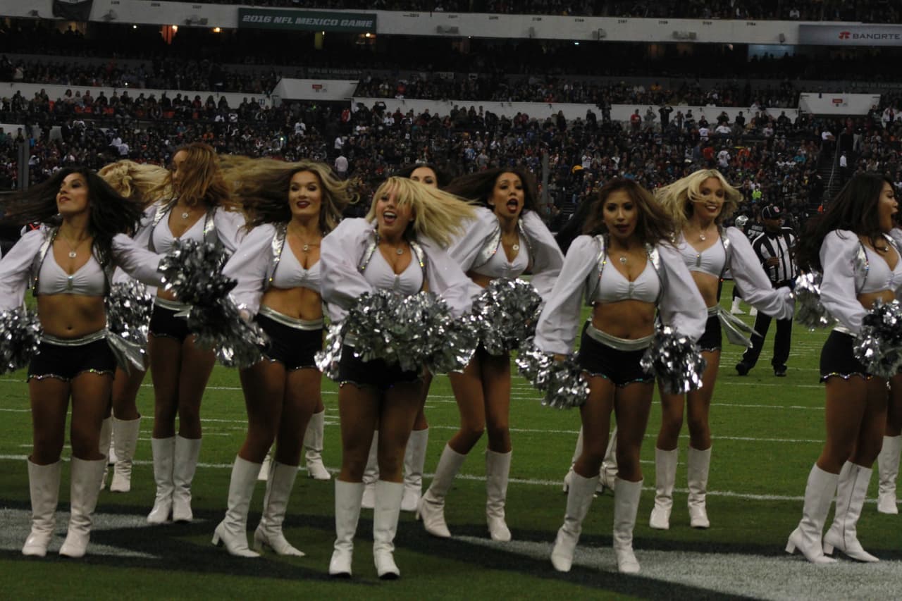 Miles de aficionados y apasionados de la NFL se dieron cita en el estadio Azteca para presenciar el duelo de Monday Night entre Raiders y Texans.