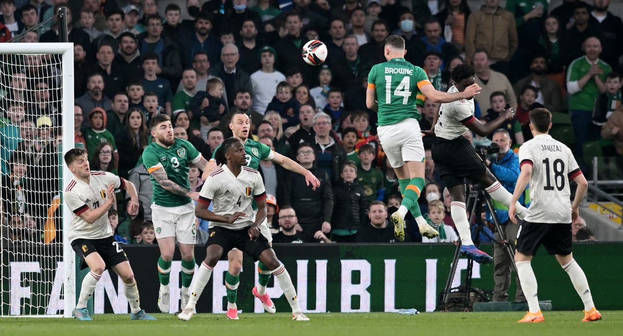 Irlanda y Bélgica no se guardaron nada y en un partido lleno de emociones firmaron un empate a dos goles.