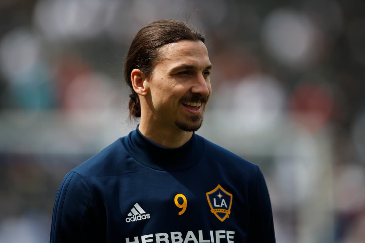 Lo que Zlatan Ibrahimovic no imaginaría es que en el básquetbol tendría alguien con alguna semejanza a él.
