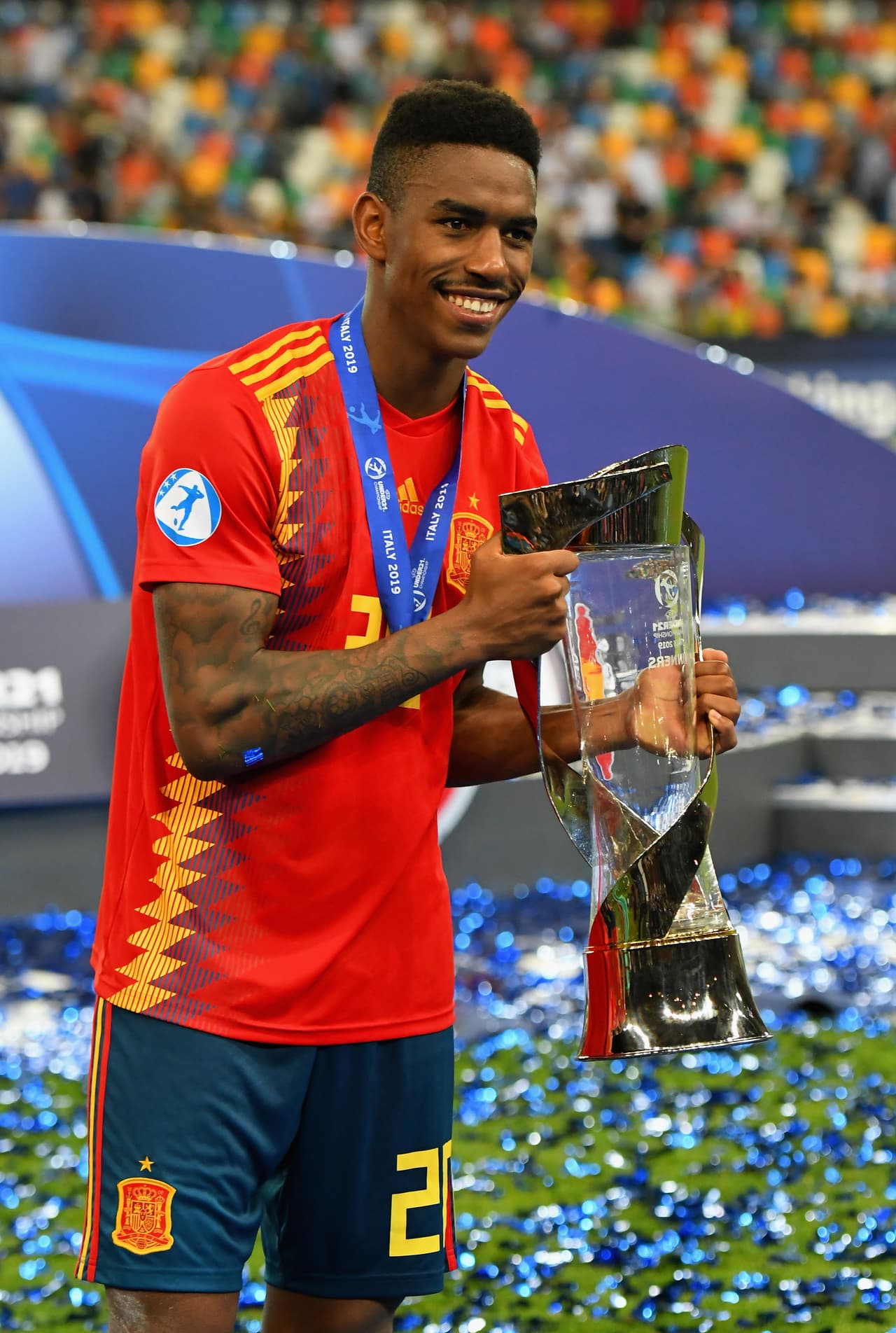 Este verano se coronó campeón de la Eurocopa Sub-21 con la selección española y fue titular en la final ante Alemania.