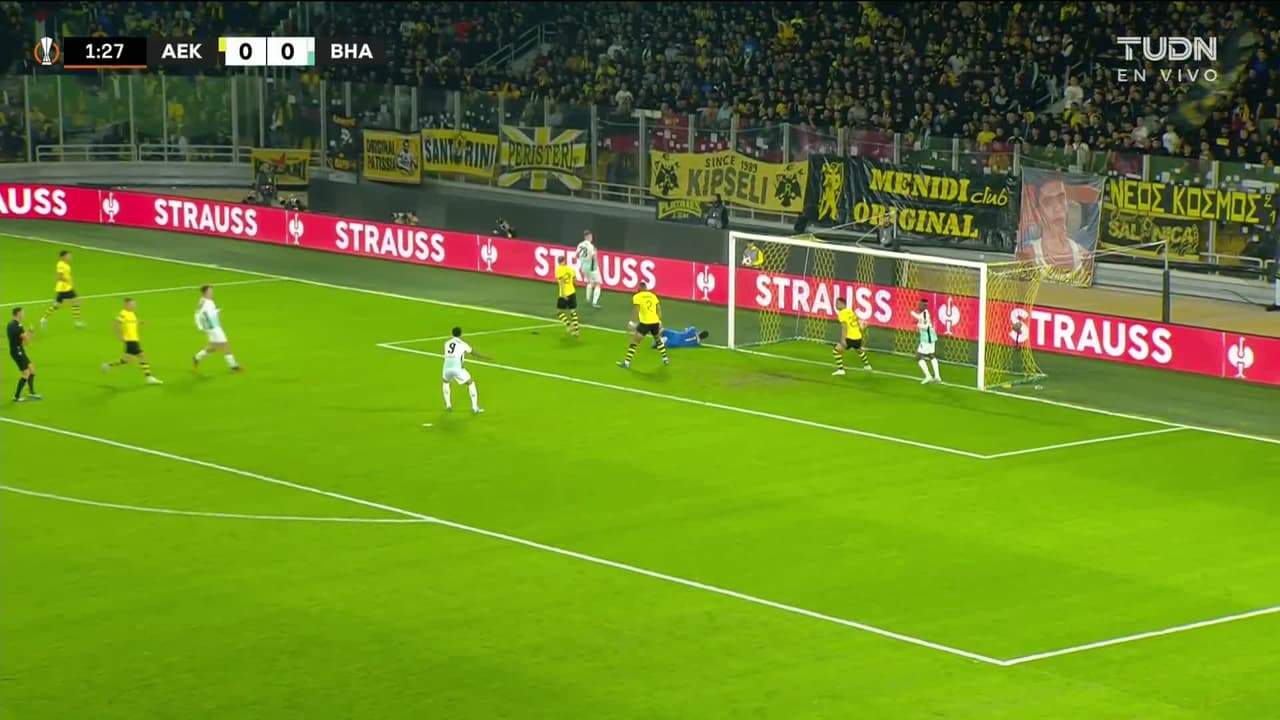 ¡TIRO ATAJADO! disparo por Evan Ferguson.