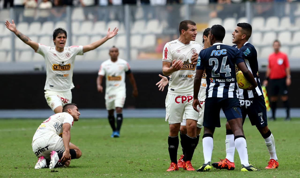 En Perú el clásico de Lima lo juegan Universiario y Alianza Lima, quienes se han enfrentado 359 veces. Se le conoce también como el Clásico de Clásicos de Perú. Alianza ha conseguido 138 triunfos y la U 119.