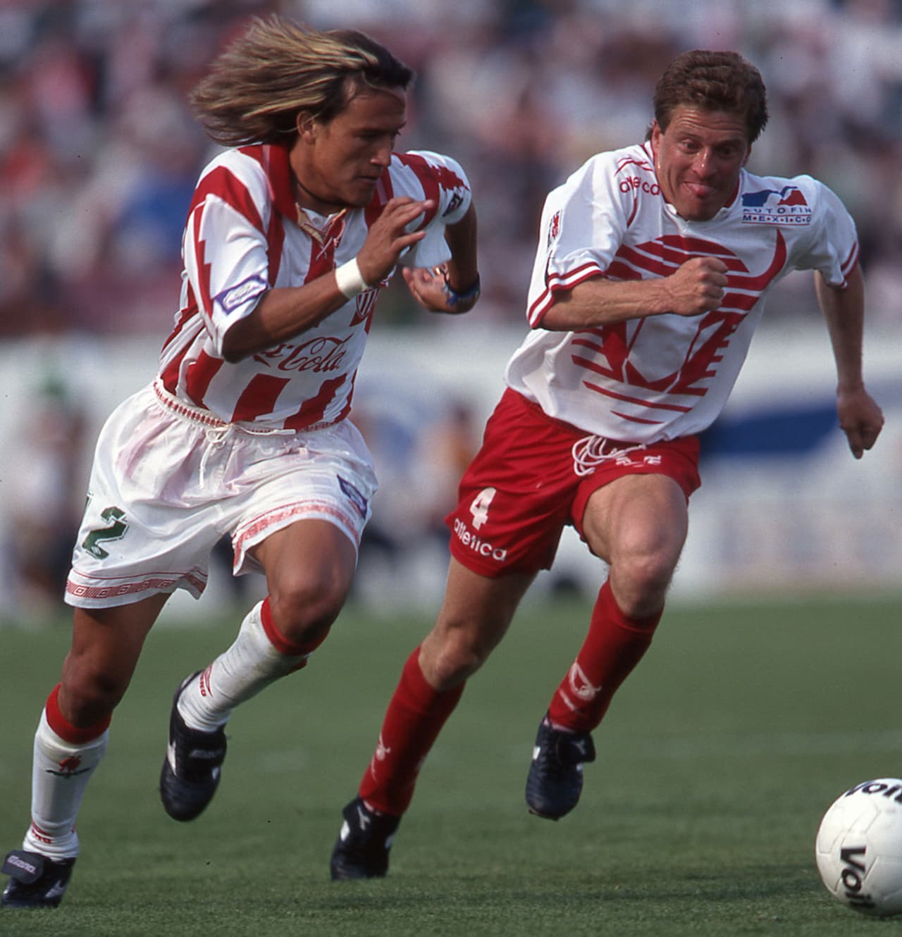 <i>El Piojo</i> estaba en 1997 como jugador de Toros Neza, un defensa aguerrido que a sus 29 años era respetado en el ámbito local.