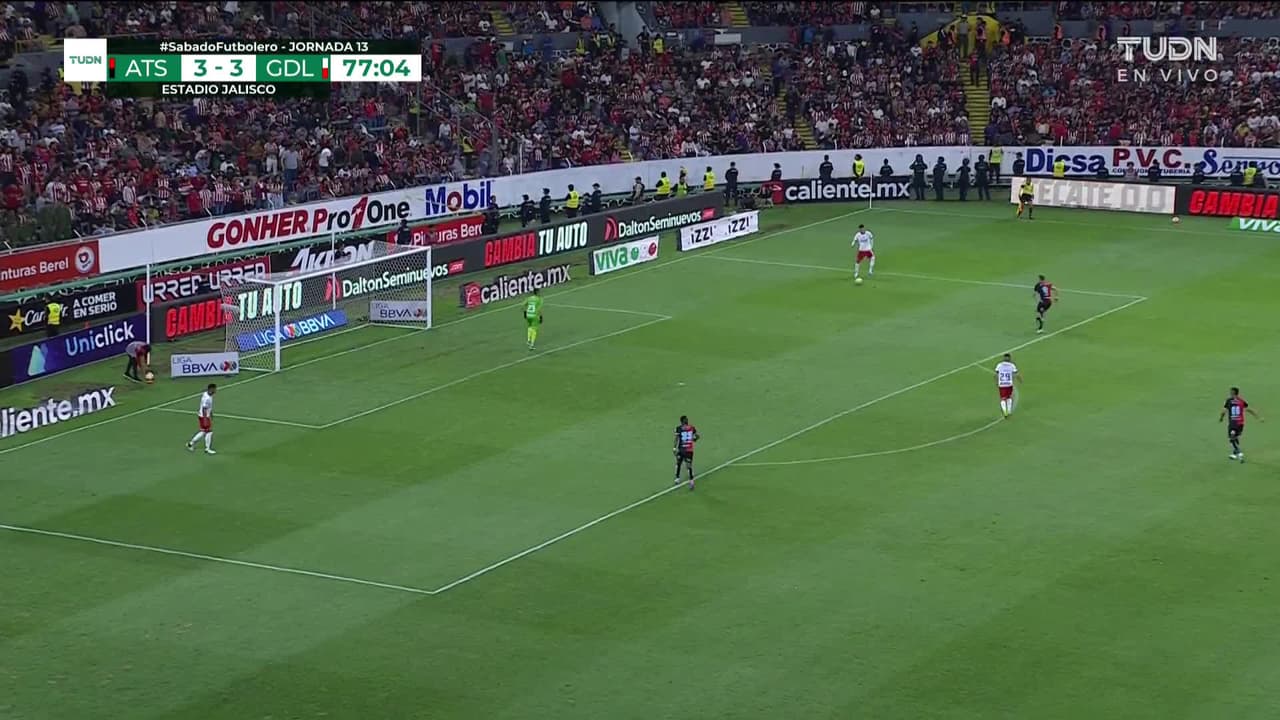 ¡TIRO ATAJADO! disparo por Cristian Calderón.