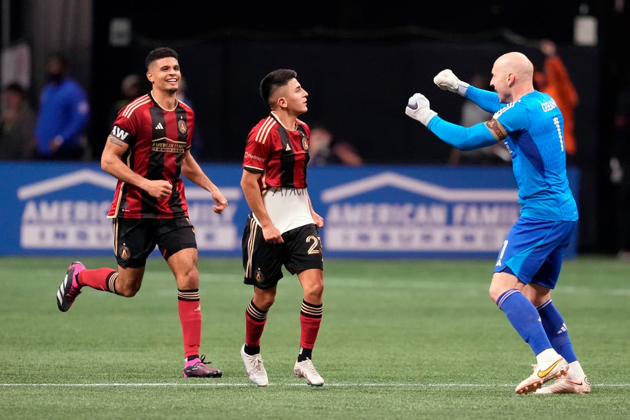 Sobre el final del partido, dos goles de Thiago Almada cambiaron la historia para Atlanta United FC, que derrotó como local por 2-1 a San Jose Earthquakes. Todo el Mercedes-Benz Stadium aplaudió al argentino.
<br>