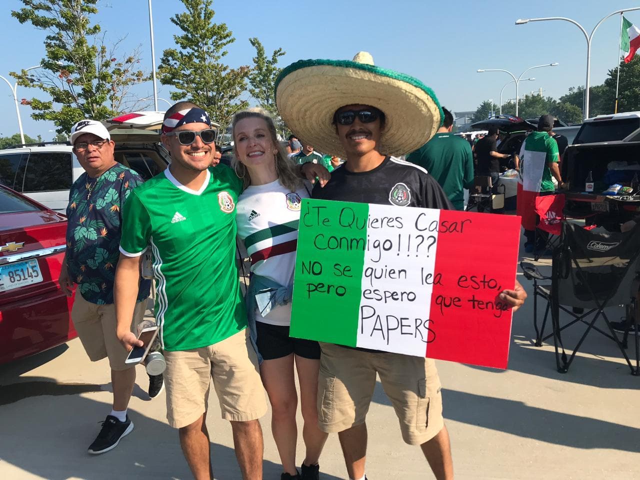 Los fanáticos mexicanos se toman los alrededores del Soldier Field de Chicago, previo a la Final de la Copa Oro entre Estados Unidos y México.