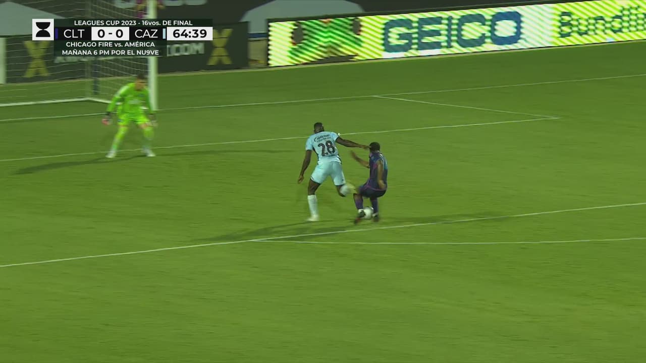 ¡Corrió como flash! Cambindo se escapó con la bola pero no acabó la jugada