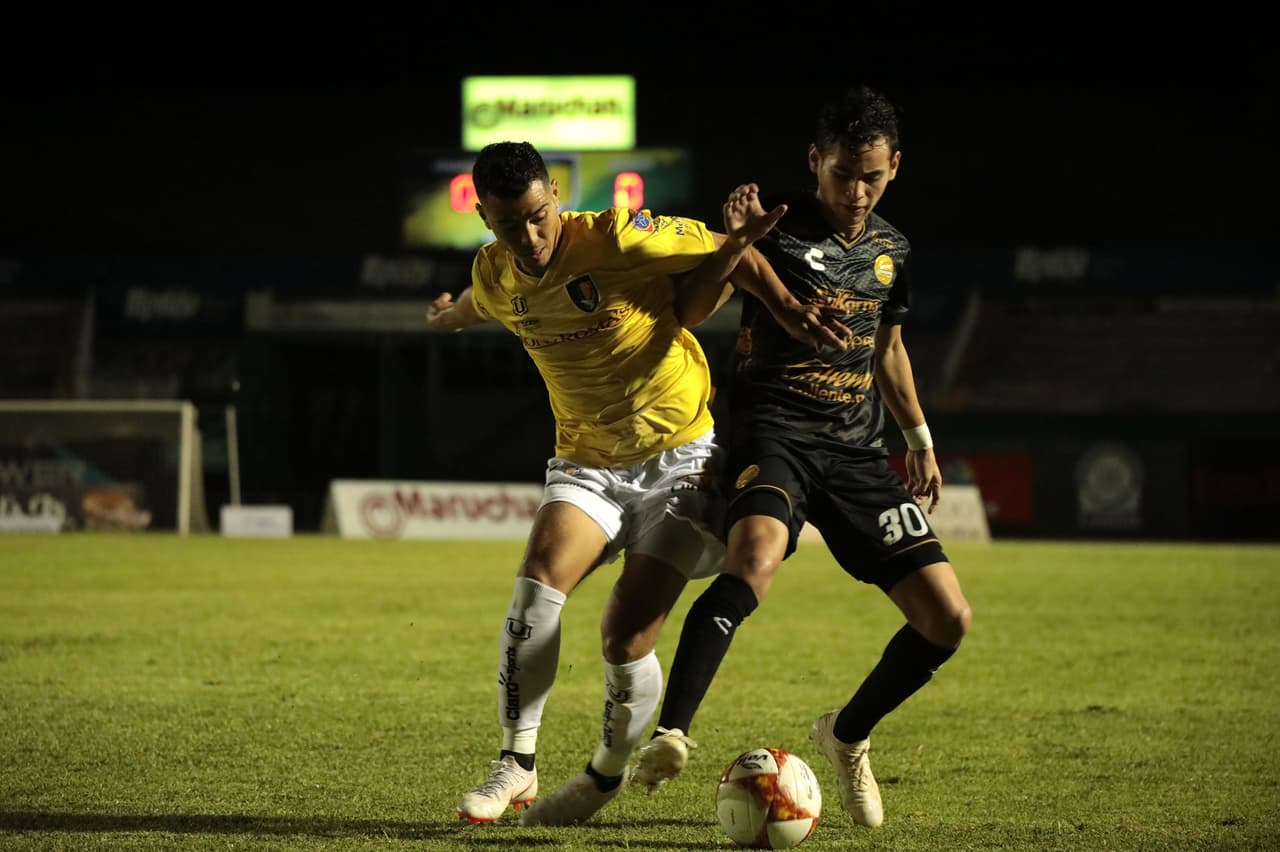 Para la segunda mitad ambos equipos buscaron la victoria.